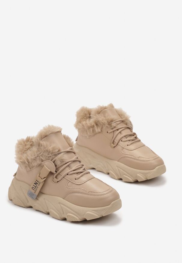 Born2be - Ciemnobeżowe Ocieplane Sznurowane Sneakersy na Grubej Podeszwie z Ozdobnym Futerkiem Visha. Wysokość cholewki: przed kostkę. Kolor: beżowy. Materiał: futro. Szerokość cholewki: normalna