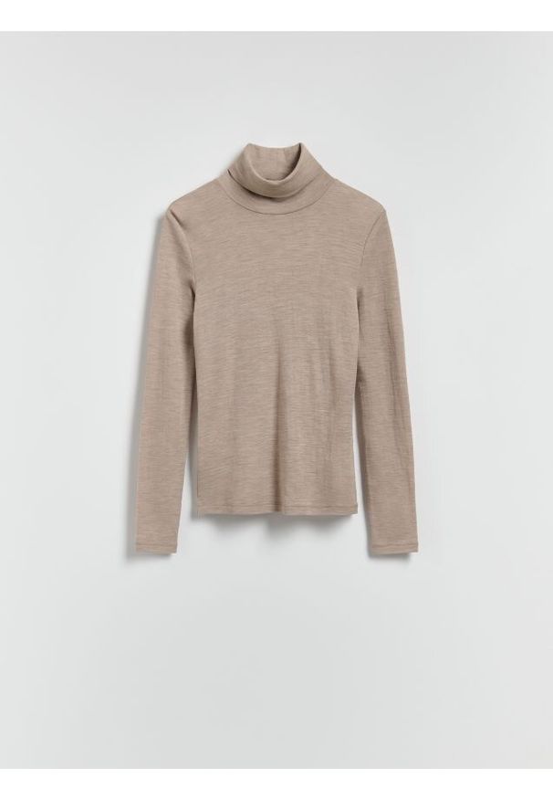 Reserved - Golf z wełny merino - beżowy. Typ kołnierza: golf. Kolor: beżowy. Materiał: wełna