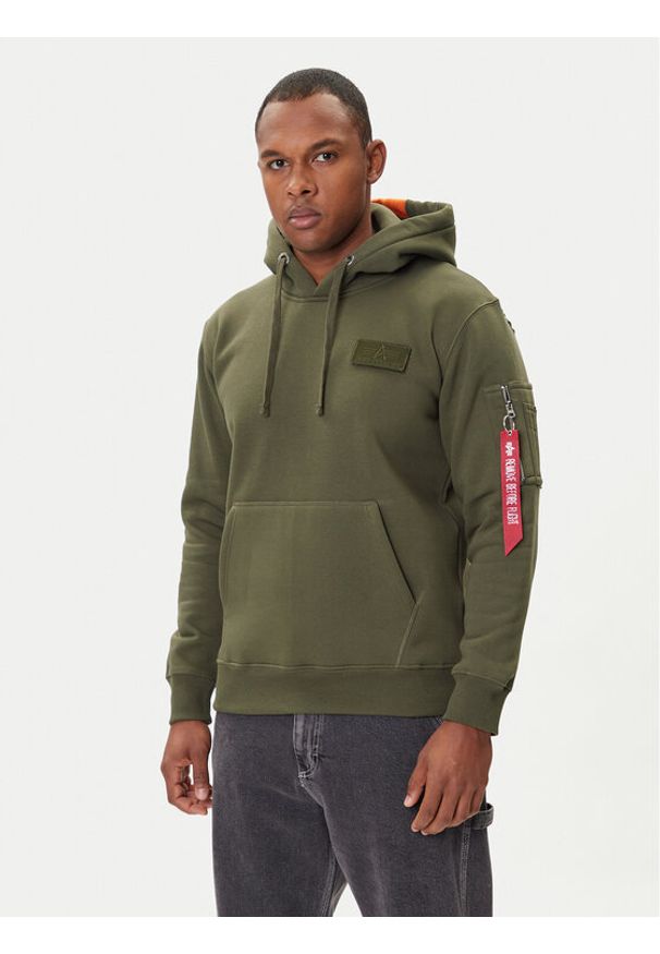 Alpha Industries Bluza Red Stripe 178314 Zielony Regular Fit. Kolor: zielony. Materiał: bawełna