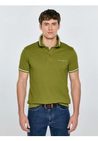 Big-Star - Koszulka męska polo zielona Wladym 301. Okazja: na co dzień. Typ kołnierza: polo. Kolor: zielony. Materiał: dzianina, bawełna, jeans, materiał. Wzór: nadruk, aplikacja, paski. Styl: casual, klasyczny, sportowy, wizytowy #1