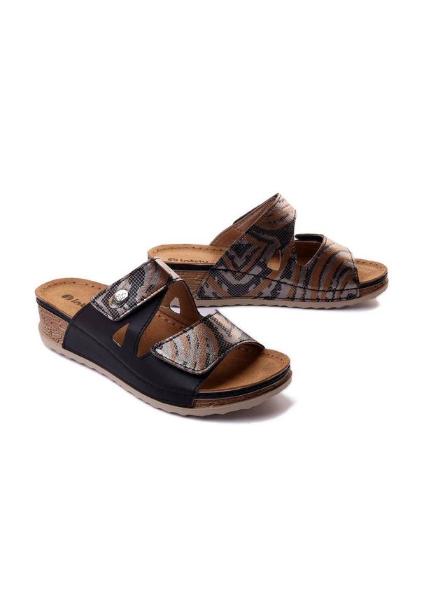 Inblu - INBLU NV-02 014 czarny, klapki damskie. Kolor: czarny. Materiał: skóra. Obcas: na koturnie