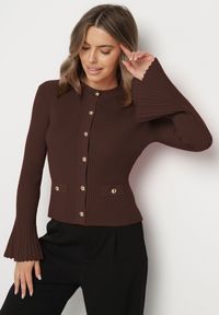 Born2be - Brązowy Kardigan z Wiskozą Ozdobiony Rozszerzanymi Rękawami i Guzikami Tiolenda. Okazja: na co dzień. Kolor: brązowy. Materiał: wiskoza. Wzór: aplikacja. Styl: casual, elegancki #6