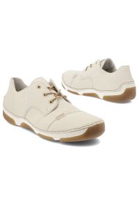 Półbuty damskie Rieker, niska klasyczna forma z wiązaniem elastyczna podeszwa zapewniająca komfort chodzenia, białe, 55920-80. Kolor: biały. Styl: klasyczny #5