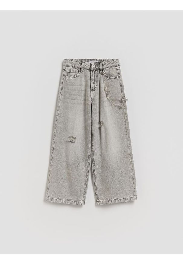 Reserved - Jeansy super wide leg z łańcuchem - jasnoszary. Kolor: szary