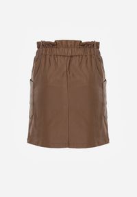 Born2be - Brązowa Spódnica Mini z Ekoskóry z Gumką w Pasie i Kieszeniami Kirti. Okazja: na co dzień. Kolor: brązowy. Materiał: skóra. Wzór: gładki. Styl: casual, elegancki #5