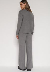 Born2be - Szary Sweterkowy Komplet Sweter z Półgolfem i Szerokie Spodnie Alatusa. Kolor: szary. Materiał: jeans #6