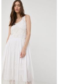 TwinSet - Twinset sukienka kolor biały midi rozkloszowana. Kolor: biały. Materiał: koronka. Wzór: aplikacja. Typ sukienki: rozkloszowane. Długość: midi