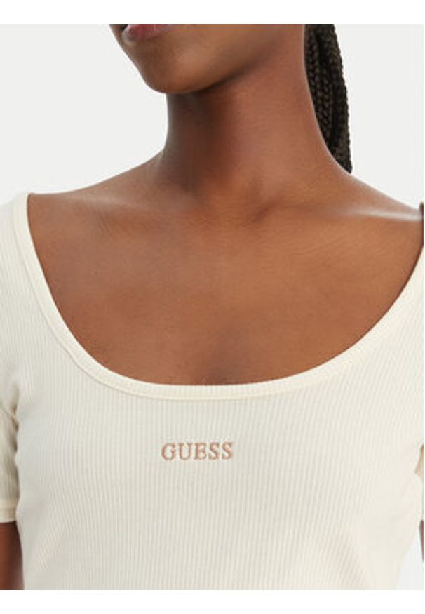 Guess T-Shirt V6GP04 K2969 Écru Slim Fit. Kolor: kremowy. Materiał: lyocell