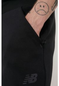 New Balance spodnie dresowe męskie kolor czarny gładkie. Kolor: czarny. Materiał: dresówka. Wzór: gładki #5