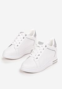 Born2be - Biało-Srebrne Sneakersy na Koturnie z Brokatowymi Wstawkami Angharad. Kolor: biały. Obcas: na koturnie