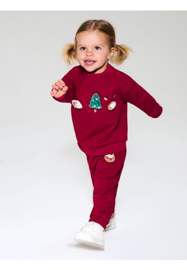 Sinsay - Spodnie dresowe z motywem świątecznym - czerwony. Kolor: czerwony. Materiał: dresówka. Styl: wizytowy