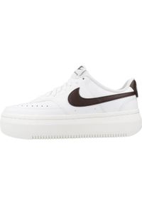 Buty do chodzenia damskie Nike Court Vision Alta Ltr. Kolor: biały, wielokolorowy, brązowy. Materiał: skóra. Szerokość cholewki: normalna. Model: Nike Court. Sport: turystyka piesza