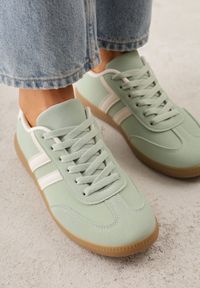 Renee - Zielone Sneakersy Typu Klasyczne Tenisówki Kilice. Okazja: na co dzień, na randkę. Kolor: zielony. Materiał: satyna, koronka #9
