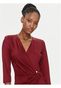 Rinascimento Sukienka koktajlowa CFC0019273002 Bordowy Regular Fit. Kolor: czerwony. Materiał: syntetyk. Styl: wizytowy #3