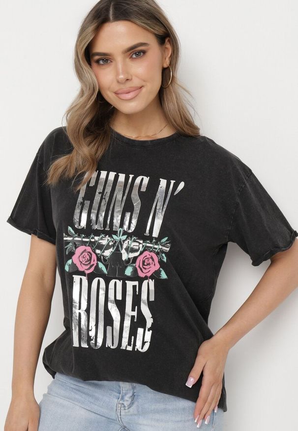 Born2be - Ciemnoszary T-shirt z Bawełny z Napisem Guns N' Roses Pocamona. Kolor: szary. Materiał: bawełna. Wzór: napisy. Styl: rockowy