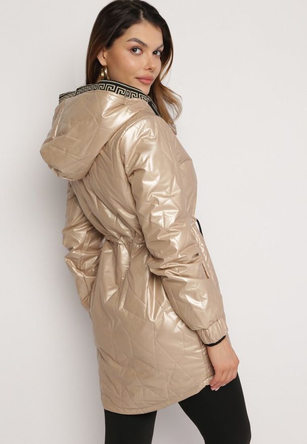 Born2be - Złota Kurtka Pikowana Bemius. Kolor: złoty. Materiał: materiał, wełna. Długość: długie