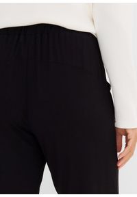 bonprix - Spodnie sportowe ze zrównoważonej wiskozy, dł. 7/8. Kolor: czarny. Materiał: wiskoza. Styl: sportowy #2