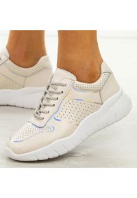 Beżowe skórzane sneakersy damskie S.Barski 22226. Kolor: beżowy. Materiał: skóra. Obcas: na koturnie