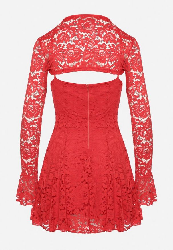 Born2be - Czerwona Rozkloszowana Sukienka Koktajlowa z Koronką i Bolerkiem Eyrfedi. Okazja: na wesele, na randkę, na ślub cywilny. Kolor: czerwony. Materiał: koronka. Długość rękawa: na ramiączkach. Wzór: koronka. Styl: wizytowy