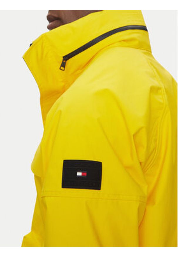 TOMMY HILFIGER - Tommy Hilfiger Kurtka przejściowa Regatta Mid Length Jacket MW0MW39200 Żółty Loose Fit. Kolor: żółty. Materiał: syntetyk