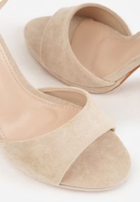 Born2be - Beżowe Sandały na Szpilce z Imitacji Zamszu z Paskiem wokół Kostki Fecili. Okazja: na spotkanie biznesowe, do pracy. Zapięcie: pasek. Kolor: beżowy. Materiał: zamsz. Obcas: na szpilce. Styl: biznesowy, elegancki #9