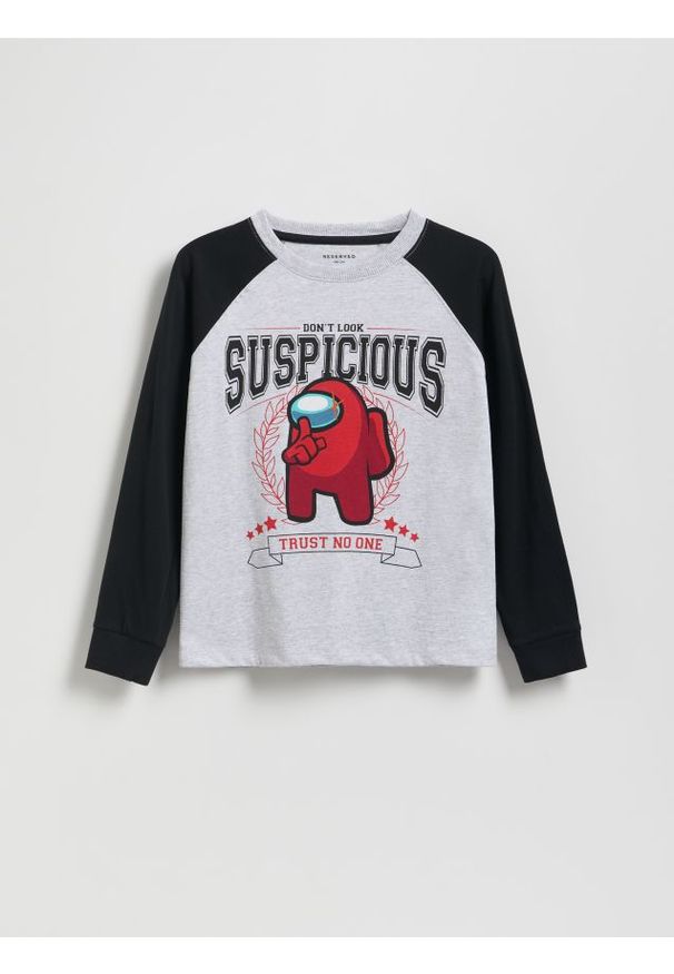 Reserved - Longsleeve Among Us - jasnoszary. Kolor: szary. Materiał: dzianina, bawełna. Długość rękawa: długi rękaw