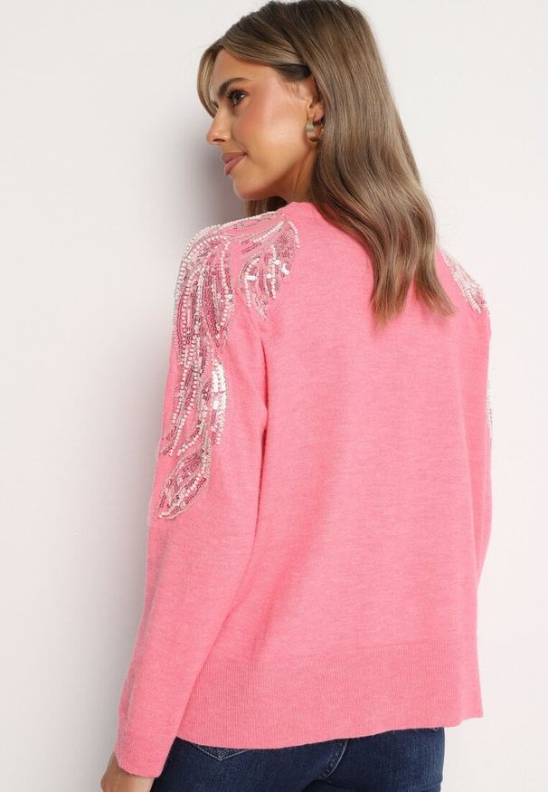 Born2be - Różowy Sweter z Dodatkiem Modalu i Wiskozy z Perłami i Cekinami na Ramionach Ivenise. Okazja: na co dzień. Kolor: różowy. Materiał: wiskoza. Wzór: aplikacja. Styl: klasyczny, casual, elegancki