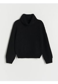 Reserved - Sweter z luźnym golfem - czarny. Typ kołnierza: golf. Kolor: czarny. Materiał: dzianina. Wzór: gładki #1