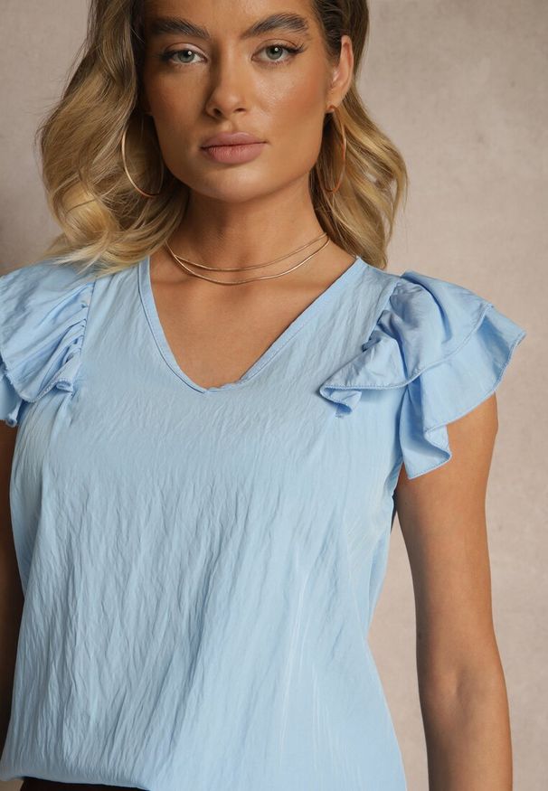 Renee - Niebieska Bluzka z Wiskozą i Falbankami Divama. Okazja: na co dzień. Typ kołnierza: kołnierz z falbankami. Kolor: niebieski. Materiał: wiskoza. Styl: elegancki, casual