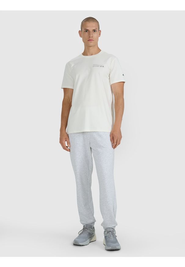 4f - 4F T-shirt regular z nadrukiem męski - biały S. Okazja: na co dzień. Kolor: biały. Materiał: jersey, bawełna, materiał. Długość rękawa: krótki rękaw. Długość: krótkie. Wzór: nadruk. Styl: casual, klasyczny, sportowy