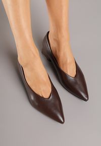 Renee - Brązowe Czółenka na Słupku Vices ze Skórzaną Wkładką Alinire. Kolor: brązowy. Materiał: skóra. Obcas: na słupku. Styl: elegancki #6