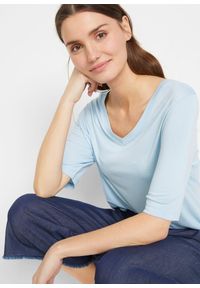 bonprix - Długi shirt z miękkiej wiskozy (2 szt.). Typ kołnierza: dekolt w serek. Kolor: niebieski. Materiał: wiskoza. Długość: długie #2