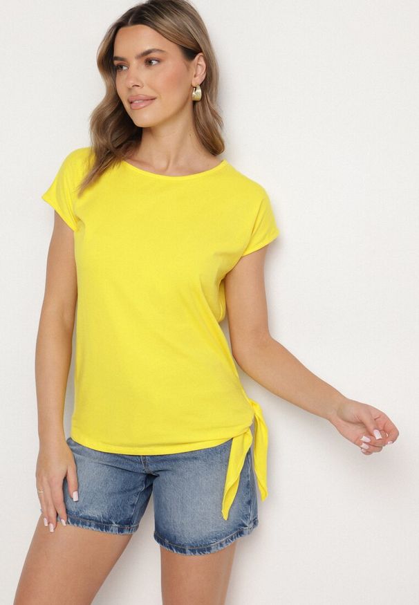 Born2be - Żółty Bawełniany T-shirt z Wiązaniem Falmio. Okazja: na co dzień. Kolor: żółty. Materiał: bawełna. Styl: klasyczny, elegancki, casual