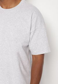 Born2be - Szara Koszulka T-shirt z Bawełny Fodarella. Okazja: na co dzień. Kolor: szary. Materiał: bawełna. Wzór: aplikacja. Styl: klasyczny, casual, elegancki #5