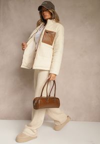 Renee - Beżowa Pikowana Kurtka z Futerkiem Teddy Olenesia. Okazja: na co dzień. Kolor: beżowy. Materiał: futro. Styl: casual #4