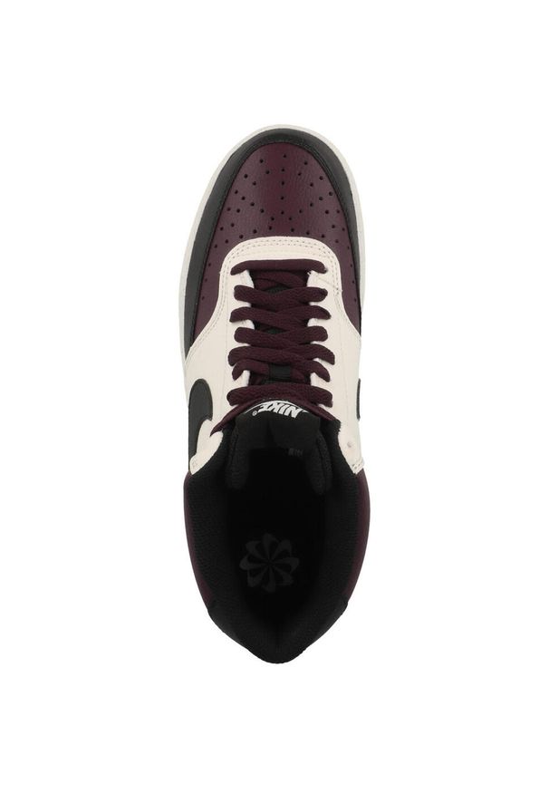 Buty do chodzenia męskie Nike Court Vision Mid Next Nature. Wysokość cholewki: za kostkę. Zapięcie: rzepy. Kolor: biały. Materiał: materiał, syntetyk, tkanina. Szerokość cholewki: normalna. Model: Nike Court. Sport: turystyka piesza
