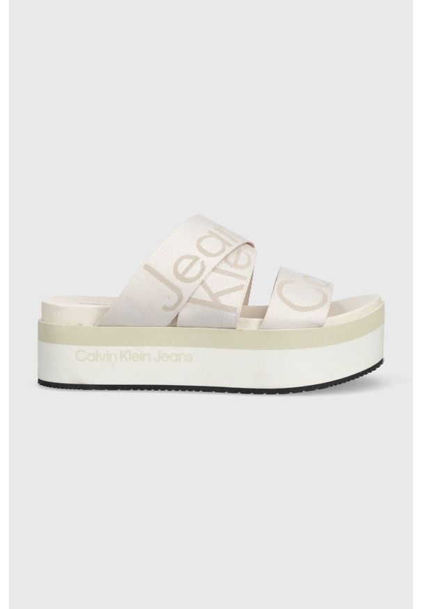 Calvin Klein Jeans klapki FLATFORM SANDAL WEBBING damskie kolor beżowy na platformie YW0YW00966. Kolor: beżowy. Materiał: materiał, włókno, guma. Wzór: nadruk. Obcas: na platformie
