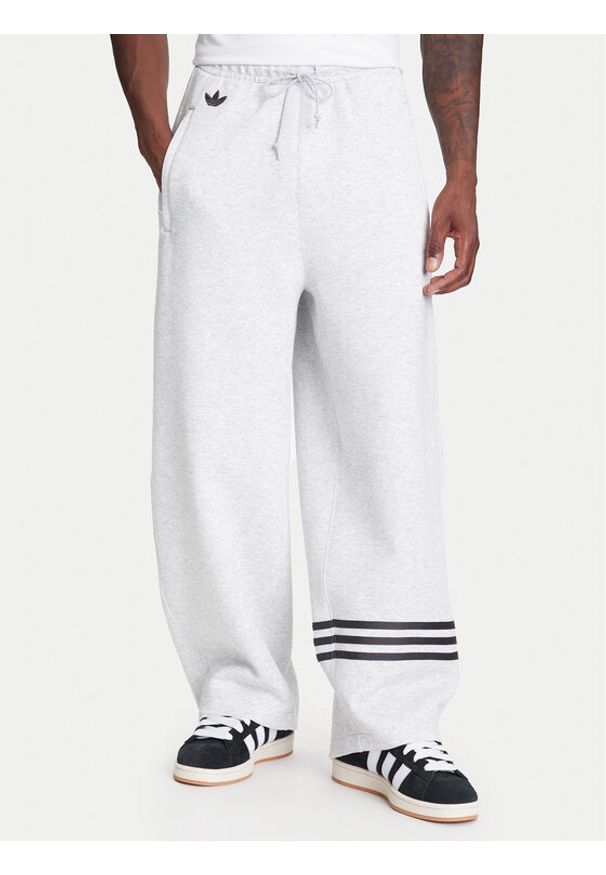 Adidas - adidas Spodnie dresowe Neuclassics JW5443 Szary Loose Fit. Kolor: szary. Materiał: syntetyk, bawełna