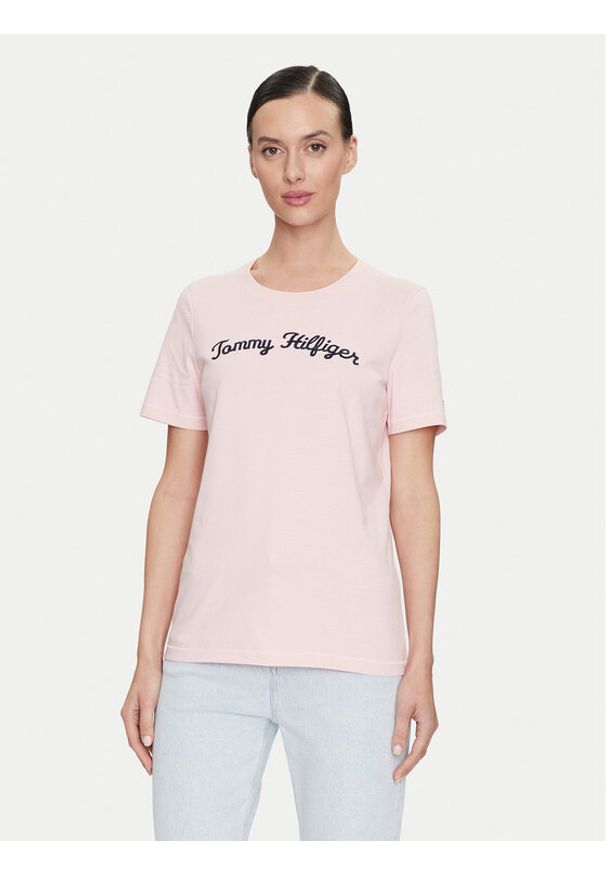 TOMMY HILFIGER - Tommy Hilfiger T-Shirt Script WW0WW42589 Różowy Regular Fit. Kolor: różowy. Materiał: bawełna