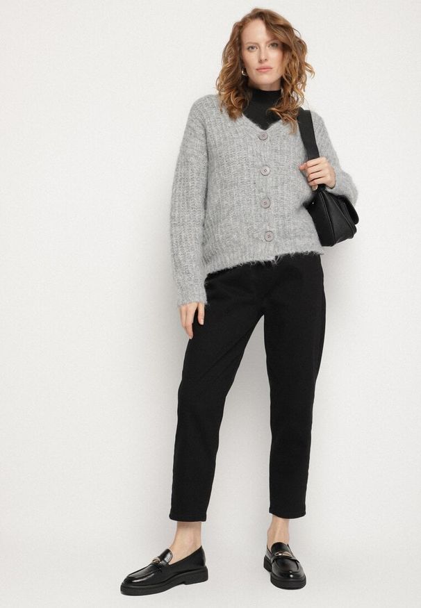 Born2be - Czarne Klasyczne Jeansy o Kroju Mom Fit Fesianela. Okazja: na co dzień. Kolor: czarny. Styl: klasyczny