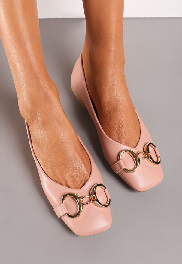 Born2be - Różowe Balerinki z Kwadratowym Noskiem i Metaliczną Klamerką Elinesa. Kolor: różowy. Styl: elegancki