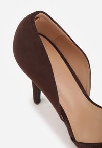 Renee - Brązowe Szpilki z Ozdobnymi Wycięciami Rriana. Okazja: na co dzień, na spacer. Kolor: brązowy. Materiał: jeans. Obcas: na szpilce. Styl: casual, klasyczny, elegancki #3