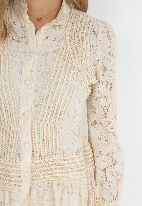 Born2be - Jasnobeżowa Koszulowa Sukienka z Koronką Jolley. Kolor: beżowy. Materiał: koronka. Długość rękawa: długi rękaw. Wzór: koronka. Typ sukienki: koszulowe. Długość: mini