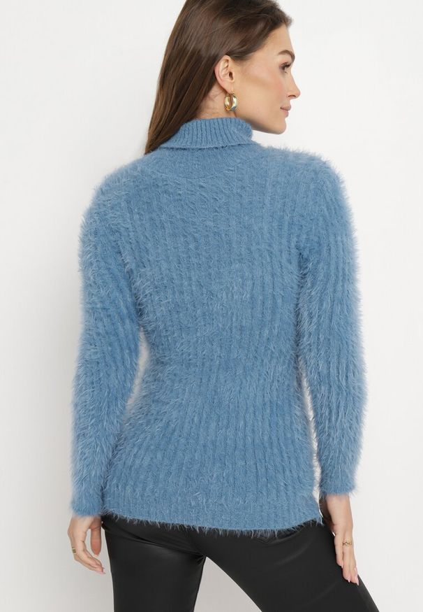 Born2be - Granatowy Puchaty Golf z Wełną i Długim Rękawem Bullame. Typ kołnierza: golf. Kolor: niebieski. Materiał: wełna. Długość rękawa: długi rękaw. Długość: długie. Wzór: jednolity