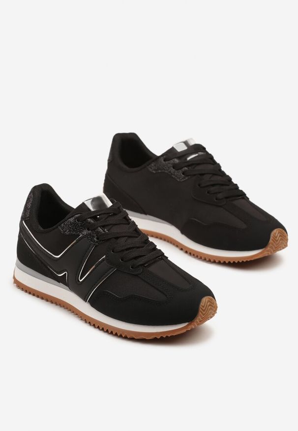 Renee - Czarne Sneakersy z Geometrycznym Wzorem i Metaliczną Wstawką Zolio. Okazja: na co dzień. Zapięcie: sznurówki. Kolor: czarny. Materiał: jeans. Wzór: geometria