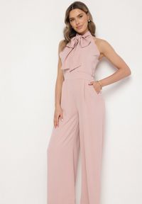 Born2be - Różowy Kombinezon z Ozdobną Kokardą Nelifira. Okazja: na co dzień, na ślub cywilny, na wesele, na imprezę. Kolor: różowy. Długość: długie. Wzór: aplikacja. Styl: casual, elegancki #6