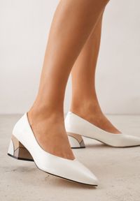 Born2be - Białe Czółenka VICES na Obcasie z Geometrycznym Zdobieniem Balsara. Okazja: na co dzień, do pracy, na spotkanie biznesowe. Kolor: biały. Materiał: prążkowany, jeans. Wzór: geometria, aplikacja. Obcas: na obcasie. Styl: klasyczny, casual, biznesowy, elegancki. Wysokość obcasa: średni #9