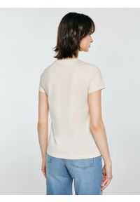 Big-Star - Koszulka damska z linii Authentic z logo BIG STAR perłowa Rissmelna 103. Okazja: na co dzień. Kolor: kremowy. Materiał: dzianina, skóra. Wzór: nadruk. Styl: sportowy, casual, elegancki #7
