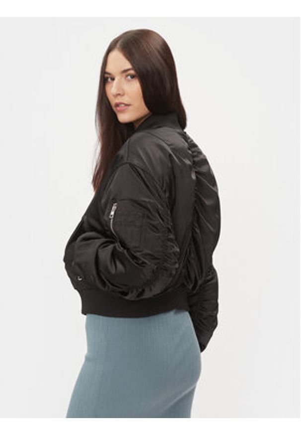 Calvin Klein Jeans Kurtka bomber J20J222591 Czarny Regular Fit. Kolor: czarny. Materiał: syntetyk