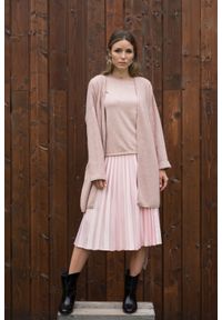 VEVA - Różowy cienki sweterek Smooth Coziness. Kolor: różowy. Materiał: jeans. Długość: długie. Sezon: jesień. Styl: klasyczny #2
